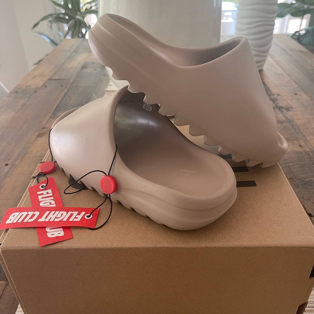 New in Box Yeezy unisex slides. (Price firm) color is Pure (most popular)
